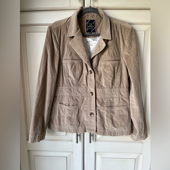 Lady Hathaway beige jacket. Large. (More M/L) Suede-like feel. - Picture 1 of 7